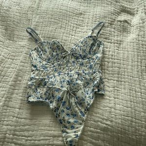 For love and lemons floral bodysuit small